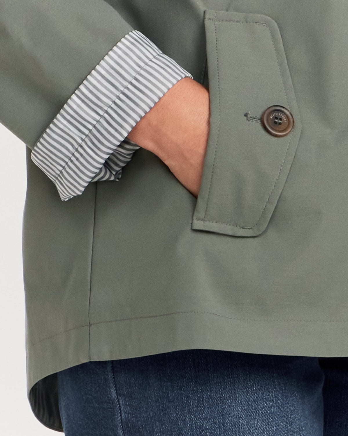 HOODED RAIN JACKET