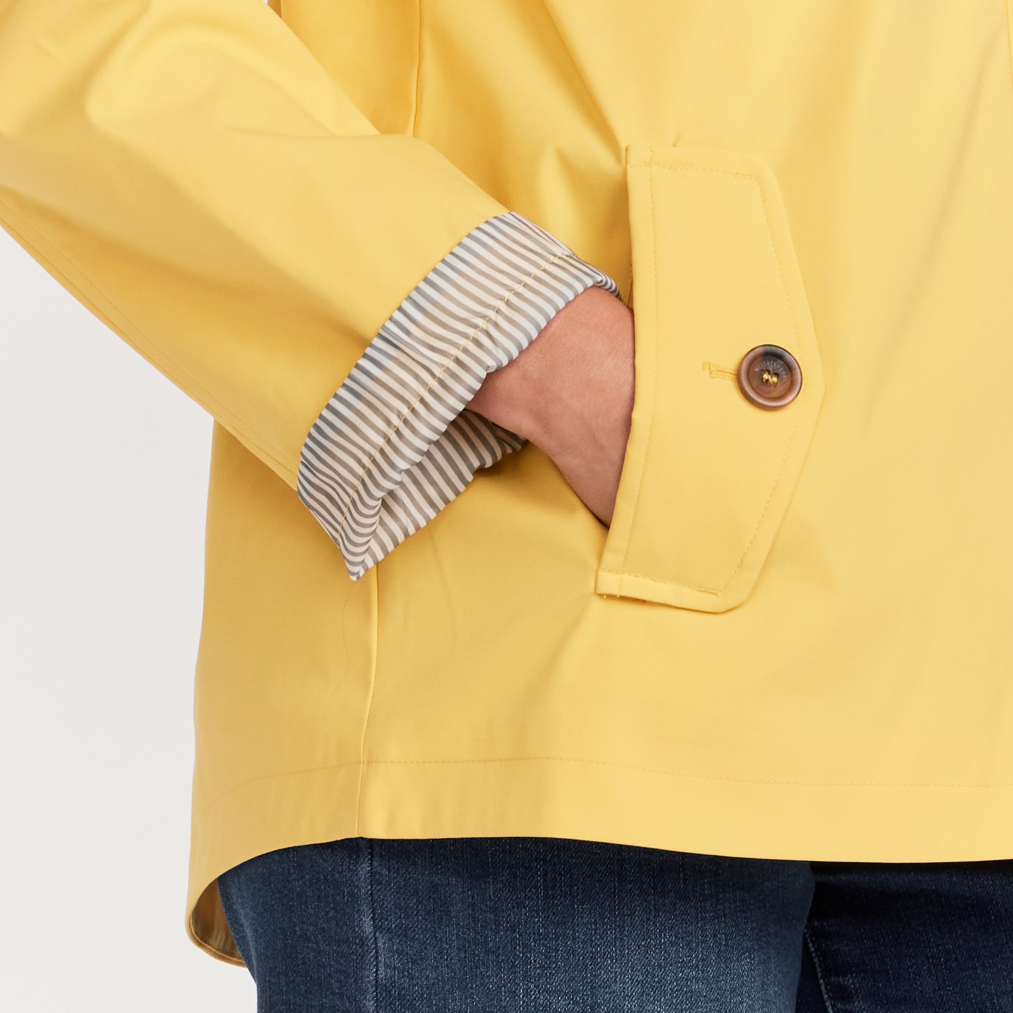 HOODED RAIN JACKET