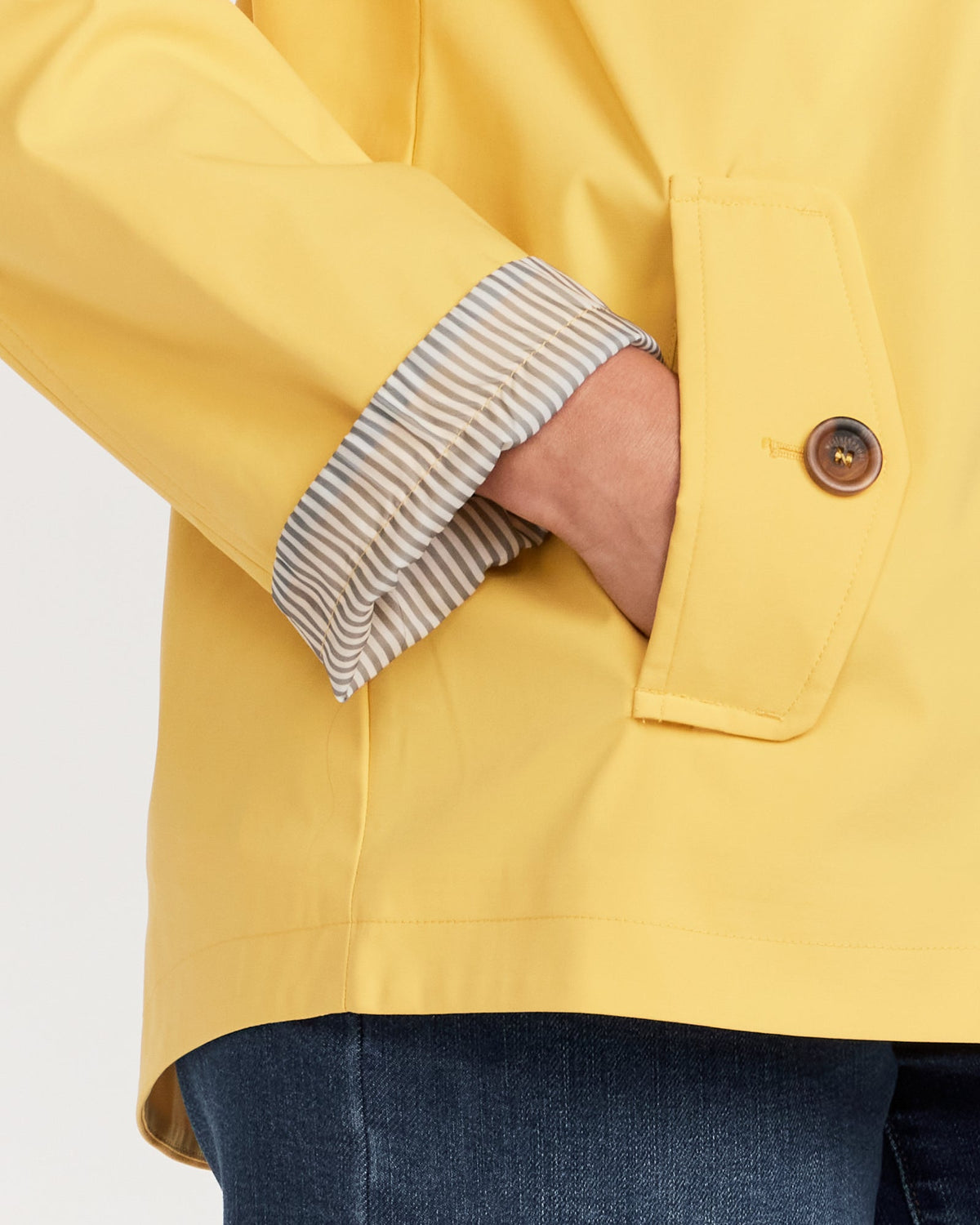 HOODED RAIN JACKET