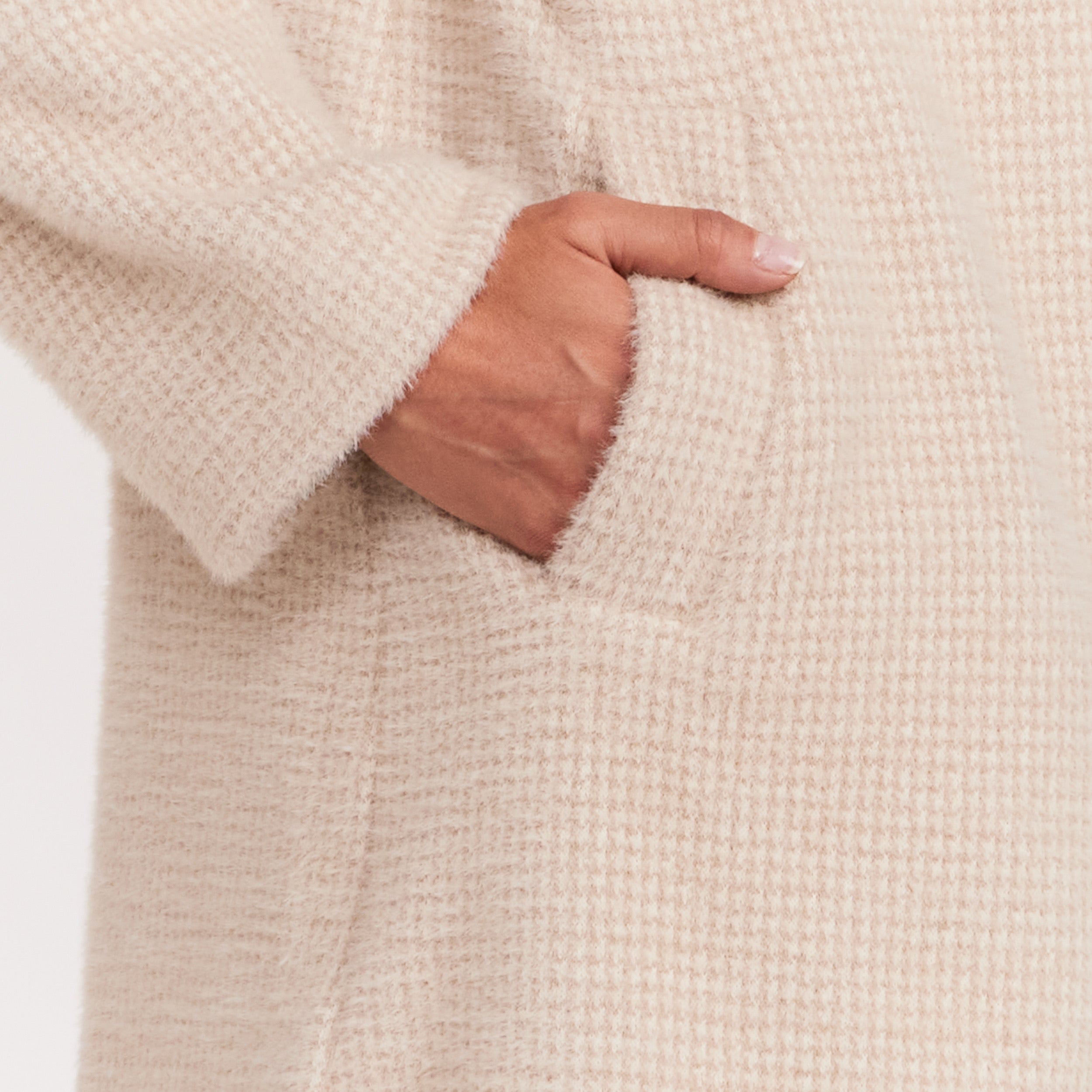 HOUNDSTOOTH COZY FEATHERKNIT TOPPER