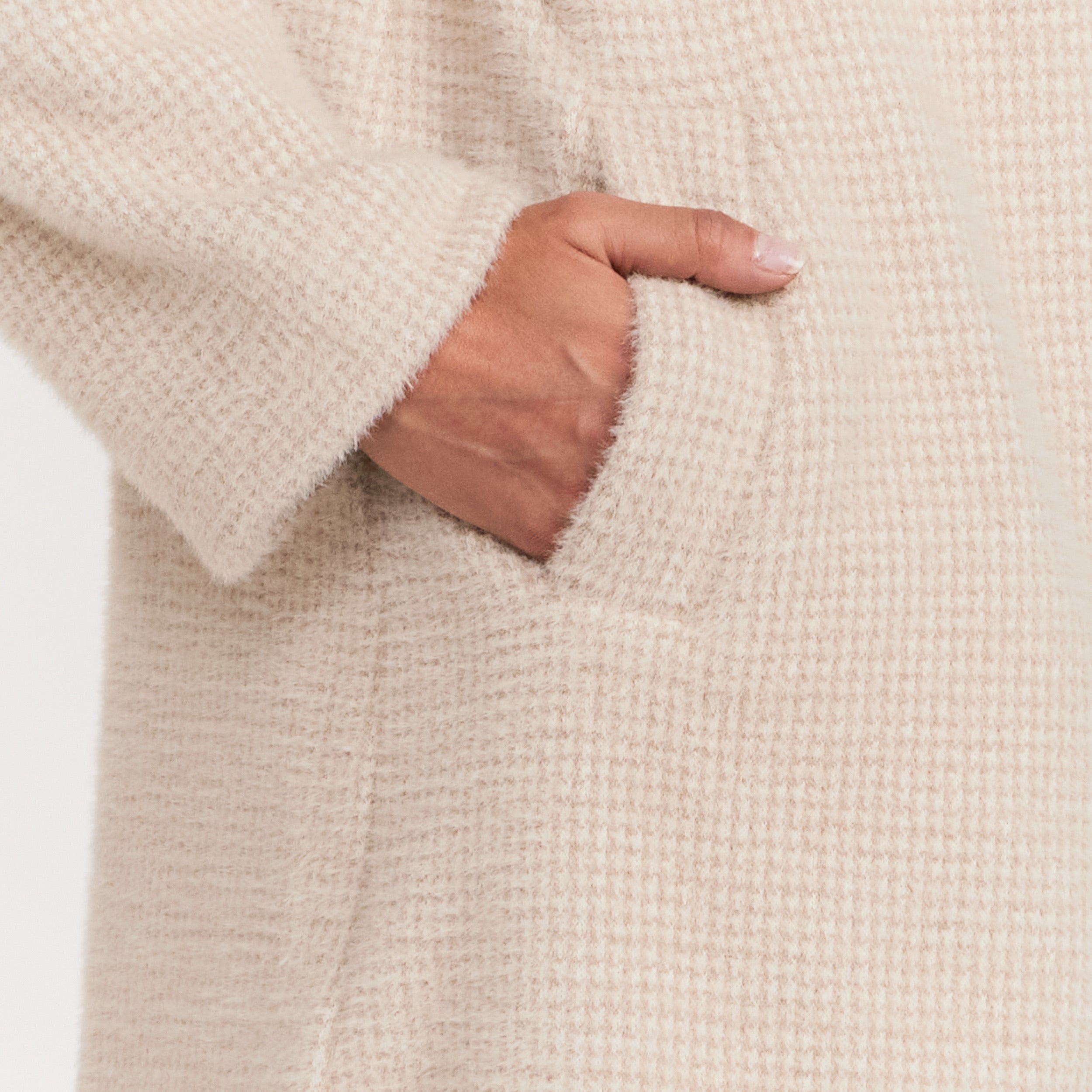 HOUNDSTOOTH COZY FEATHERKNIT TOPPER