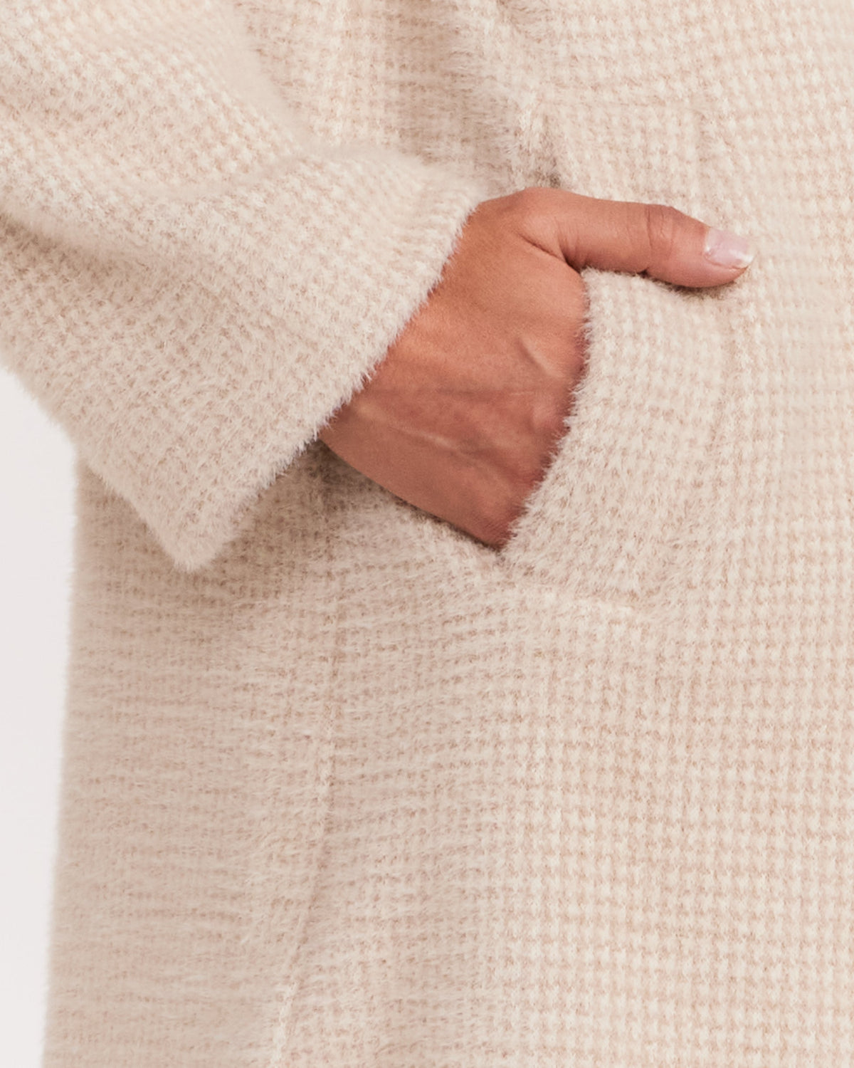 HOUNDSTOOTH COZY FEATHERKNIT TOPPER