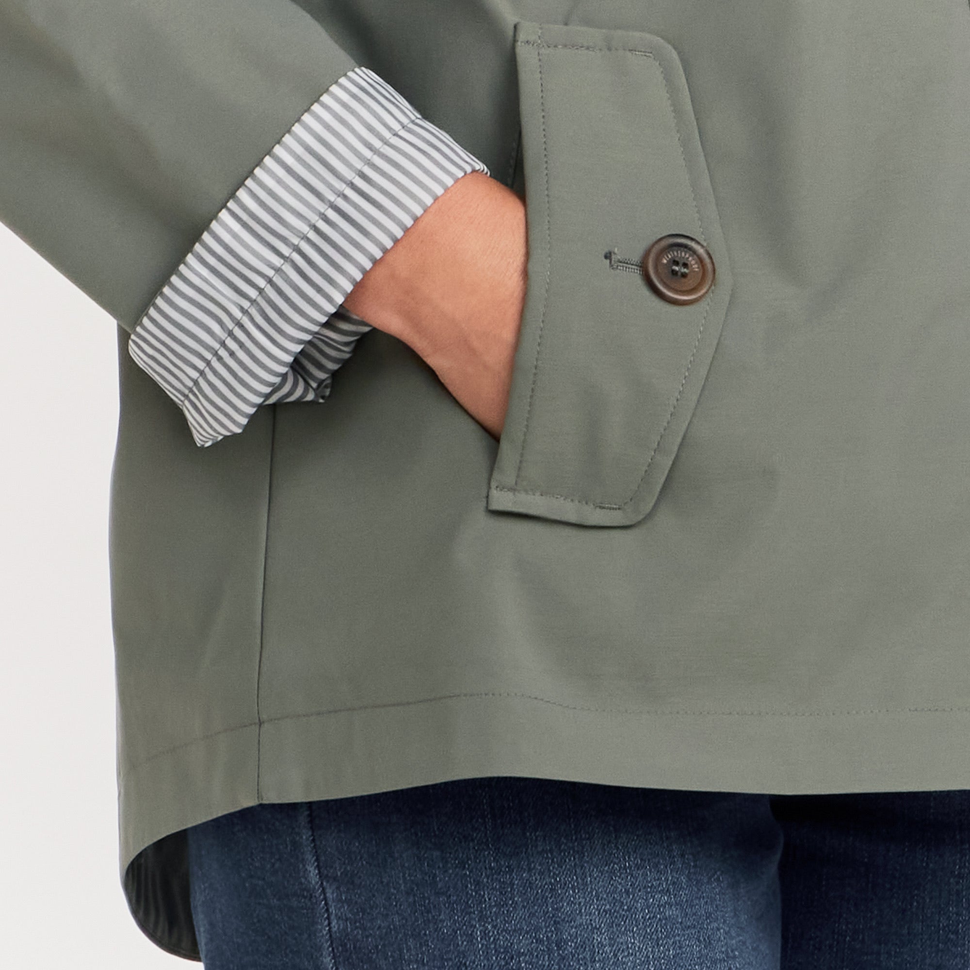HOODED RAIN JACKET