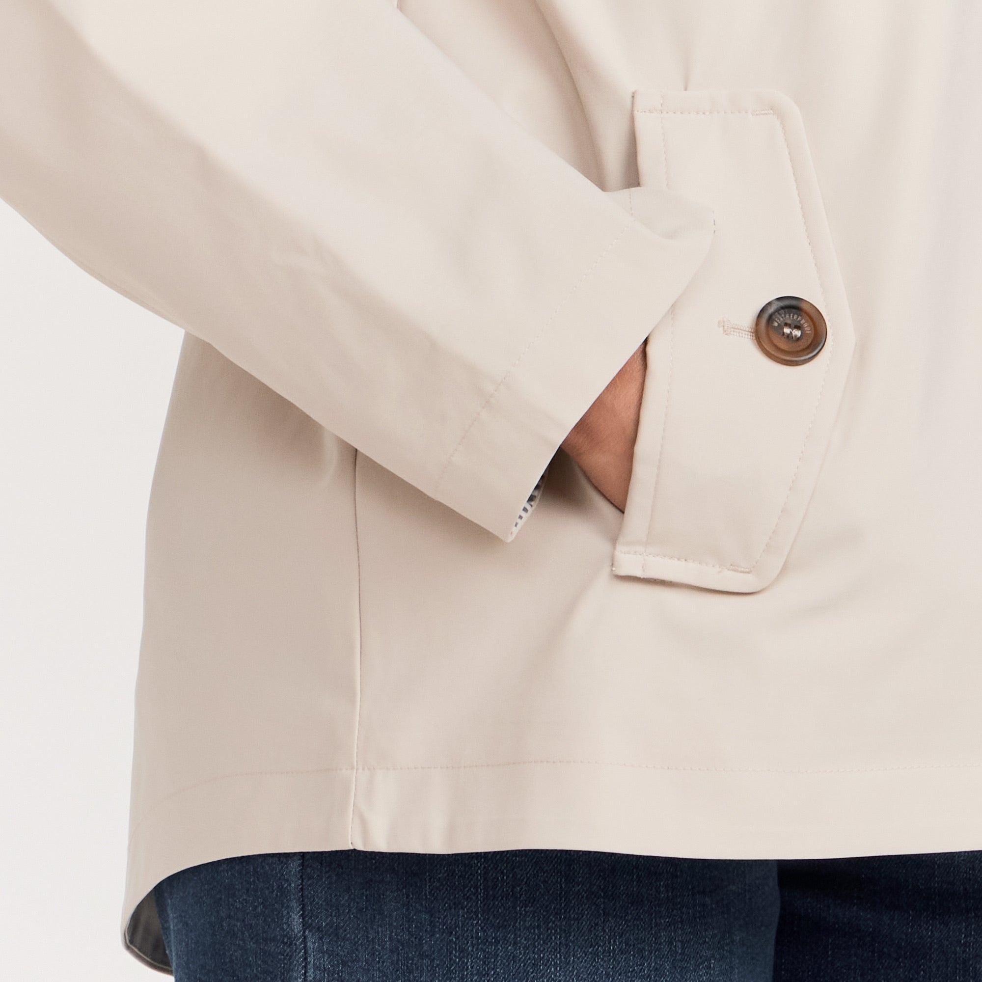 HOODED RAIN JACKET