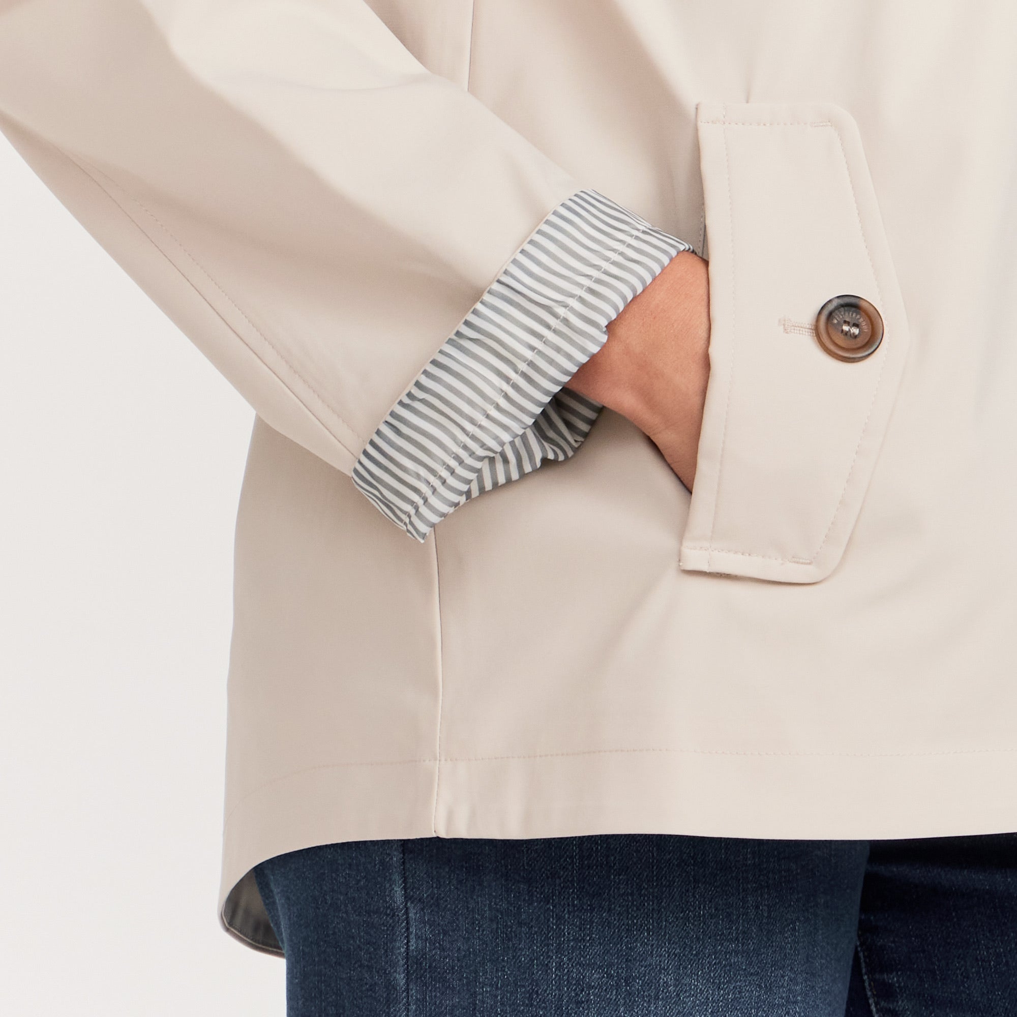 HOODED RAIN JACKET